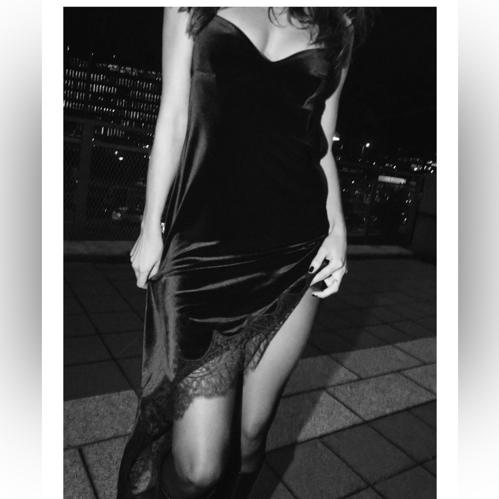 TREND NEW ! ZARA VIRAL VELVET LACE DRESS 
🚨FIRM PRICE NO DISCOUNT ON THIS DRESS - Picture 4 of 15